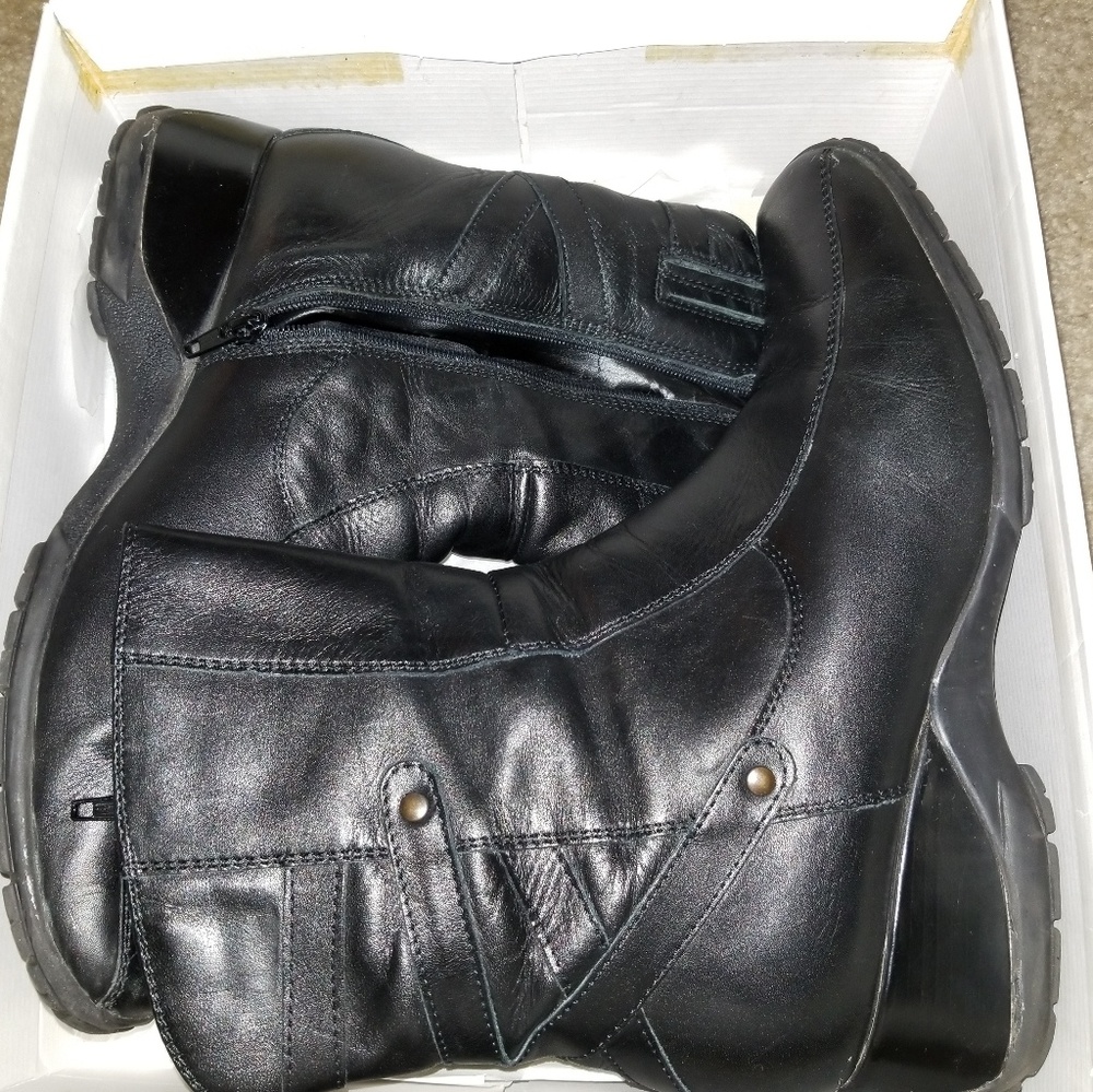 Clarks Women's Mia Wild Black Leather Ankle Boot